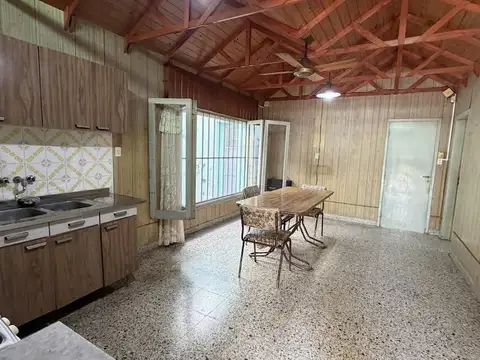 Casa 3 ambientes con 2 baños