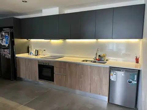 Primera Junta y Av Mitre 400