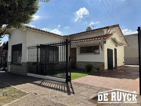 Chalet 3 ambientes, Proximo a Av. 12 de Octubre
