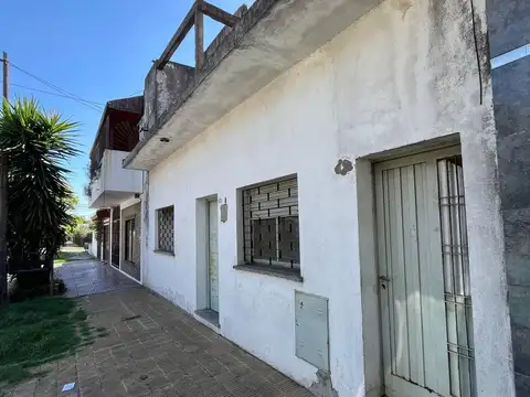Casa 6 ambientes con 2 baños