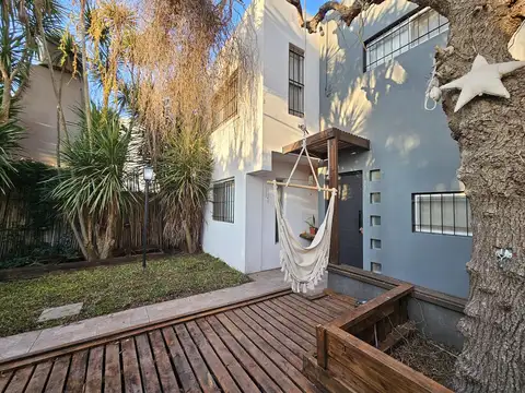 Casa 4 ambientes con 2 baños