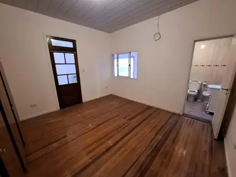 Oficina 4 ambientes con 2 baños