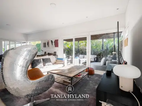 Casa en Venta con 3 cocheras