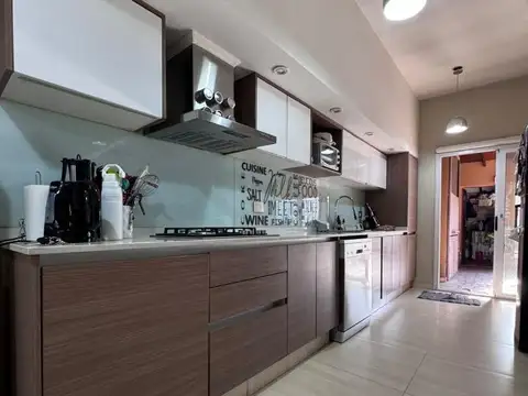 VENTA CASA 4 AMB COCHERA PILETA Y FONDO