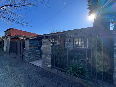 VENTA CASA 4 AMB COCHERA PILETA Y FONDO