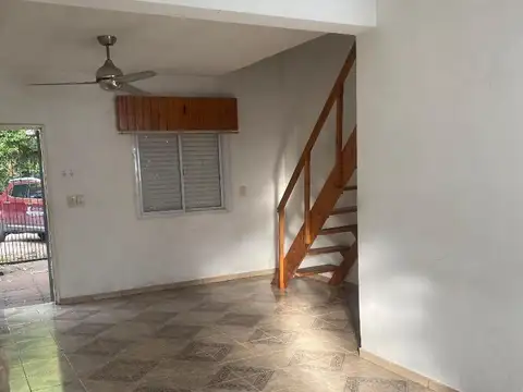 Depto Tipo Casa en Alquiler con 1 cocheras