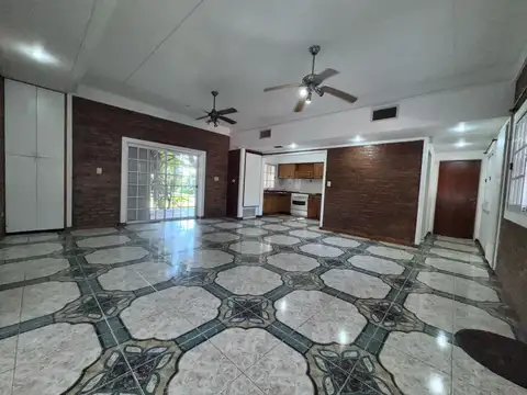 Casa en Venta con 4 cocheras