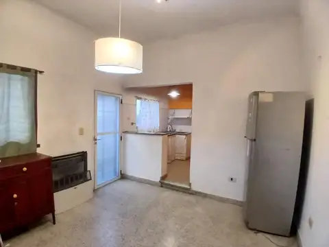 Depto Tipo Casa en Alquiler en Lanus Este, $ 550.000