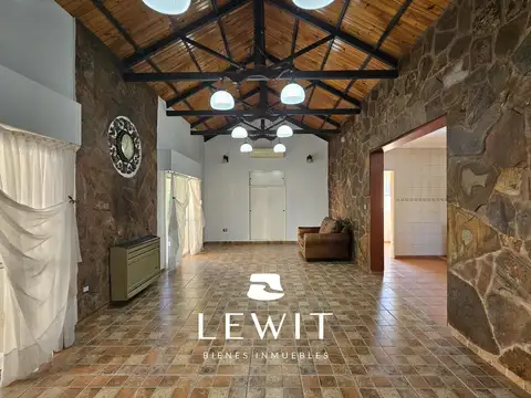 Casa en Alquiler con 1 cochera