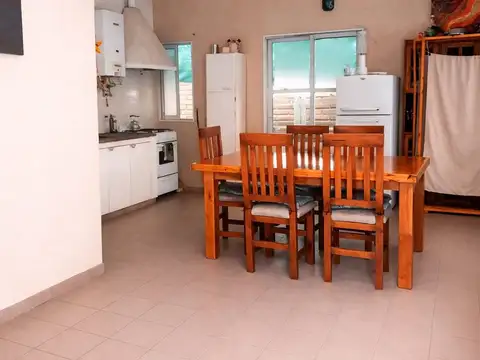 Casa 4 ambientes con 1 baño