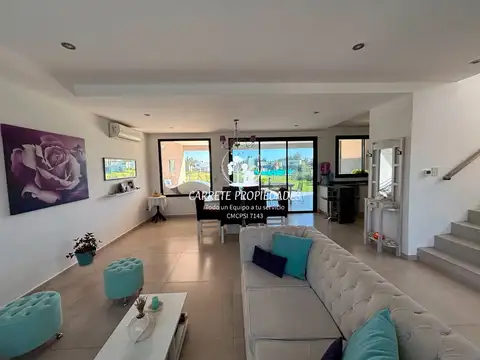 Casa en Alquiler con 4 cocheras