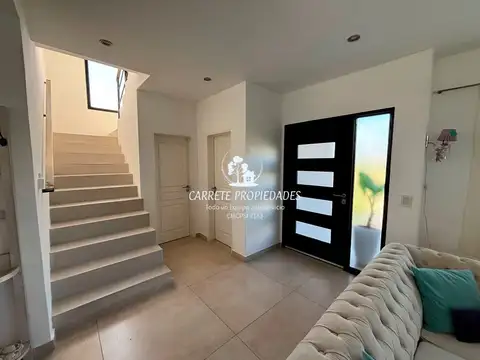 Casa en Alquiler en Pilar del Este - Santa Lucia, USD 1.500