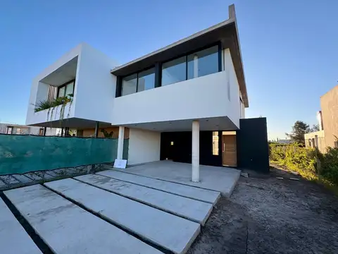 Casa en venta en City Bell -El Quimilar