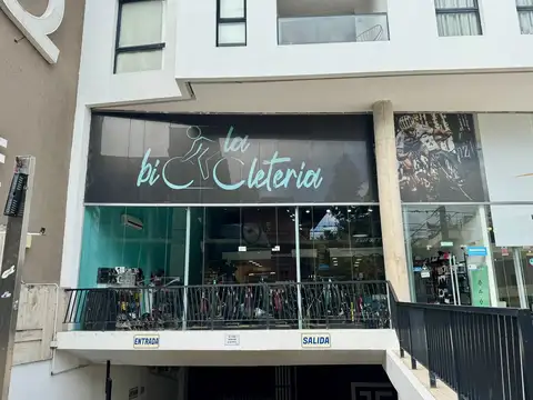 Venta de local comercial en Paseo Quattro, apto para gastronomía, Villa Carlos Paz.
