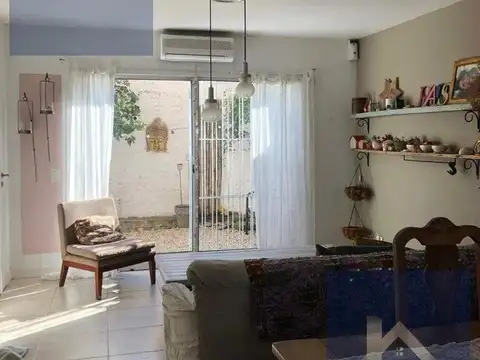 Casa en Alquiler con 1 cochera