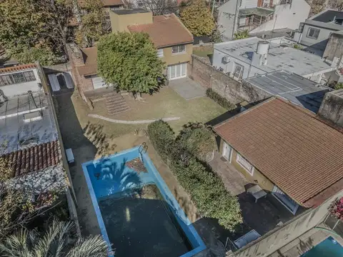 Casa en venta - Villa Sarmiento - Jardin y pileta