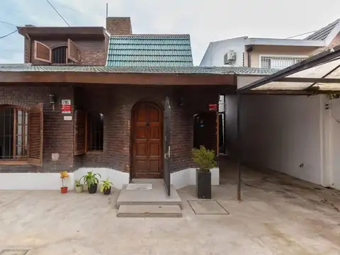 CASA EN VENTA EN DOS PLANTAS EN CASTELAR
