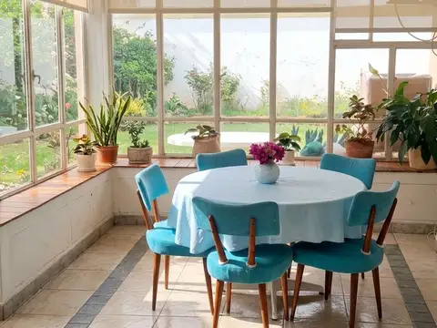 CASA EN VENTA | 3 DORMITORIOS | JARDÍN Y COCHERA