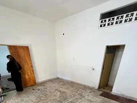Local en Alquiler en Luis Guillon, $ 450.000