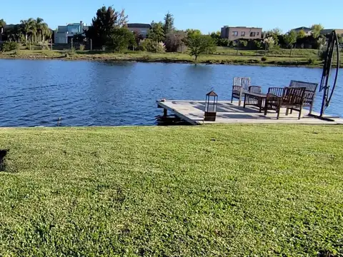 Casa en Alquiler Temporal con 3 cocheras