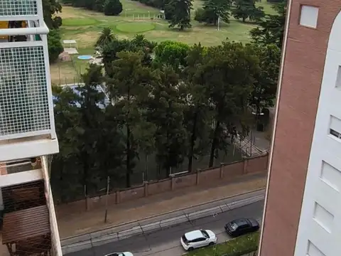 Depto frente al Golf de Padua con la mejor vista. Piso 10.(3 Amb.)  A solo 100 mtrs estacion de Tren. OPORTUNIDAD.DAD.