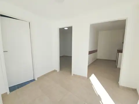 Casa 3 amb. con entrada p/auto, garage y patio- Las Avenidas