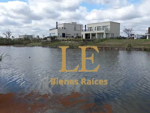 Venta de Lote en Barrio Riberas, 100 % Financiado al agua