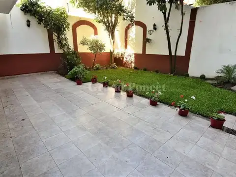 Departamento 4 Ambientes con Jardín, Patio y Cochera