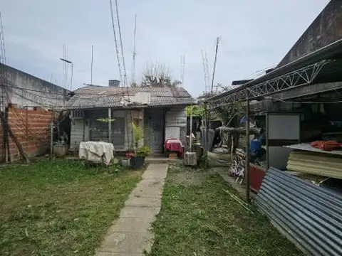 aquino 700