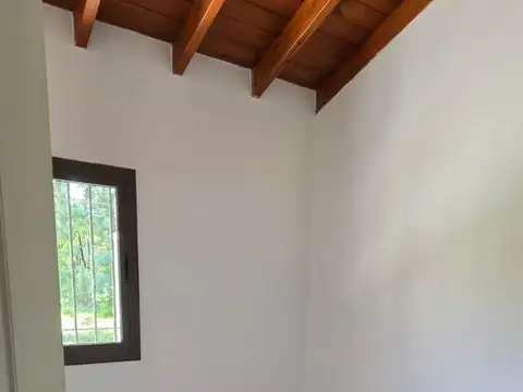 Casa 8 ambientes con 2 baños