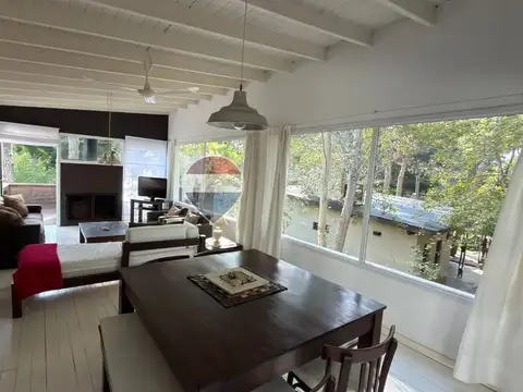 VENTA CASA TRES AMBIENTES EN MAR AZUL