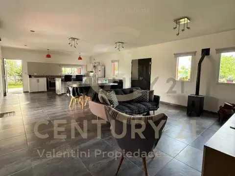 Casa en Alquiler con 2 cocheras