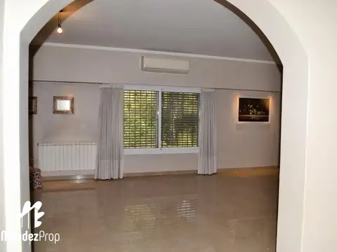 Casa en Venta con 4 cocheras