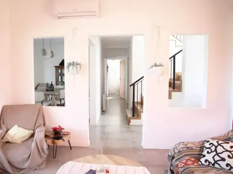Casa en Alquiler con 2 cocheras