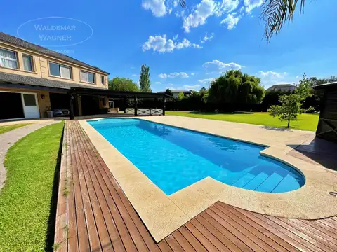 Casa en Venta con 5 cocheras