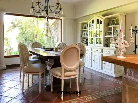 Casa en Venta con 2 cocheras