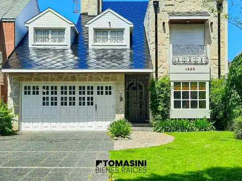 CHALET DE 5 AMBIENTES CON PISCINA,DESARROLLADO EN 2 PLANTAS 