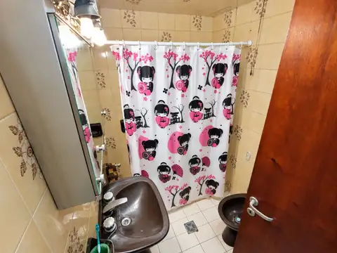 Casa 6 ambientes con 2 baños