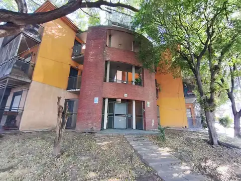 Venta Dpto 3 Ambientes 2 piso x Escalera Tesei