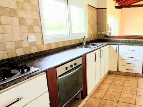 Casa 5 ambientes con 3 baños
