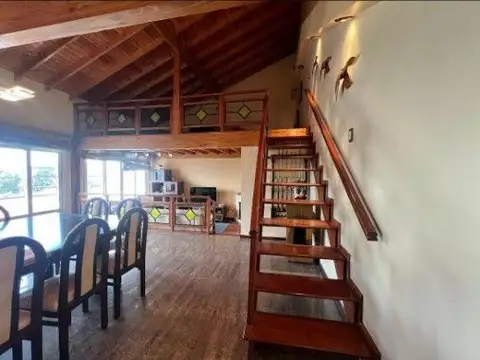 Casa en Venta con 3 cocheras