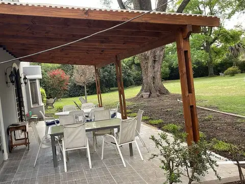 VENTA CASA C/PILETA EN LOTE 5600M2 TORTUGUITAS