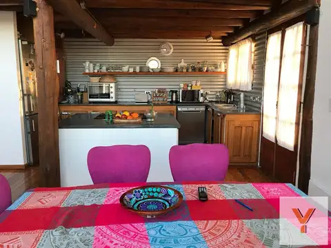 Casa en Venta con 2 cocheras