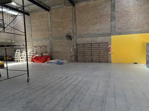 Galpon en Alquiler 25  mts Fondo