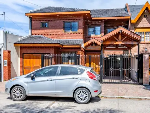 CHALET DE CATEGORÍA EN CARAPACHAY