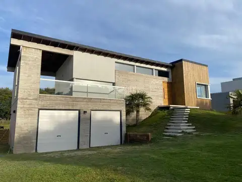 VENTA DE CASA EN BARRIO RESIDENCIAL COSTA ESMERALDA