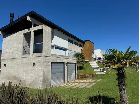 VENTA DE CASA EN BARRIO RESIDENCIAL COSTA ESMERALDA