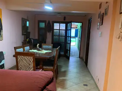 Casa 4 ambientes con 2 baños