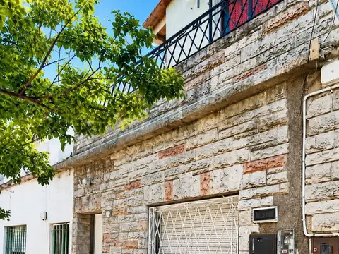 OPORTUNIDAD VENTA CASA MULTIFAMILIAR LOTE 8 x 25 DIVIDIDO EN 4 DPTOS IDEAL INVERSOR ESCUCHA OFERTAS