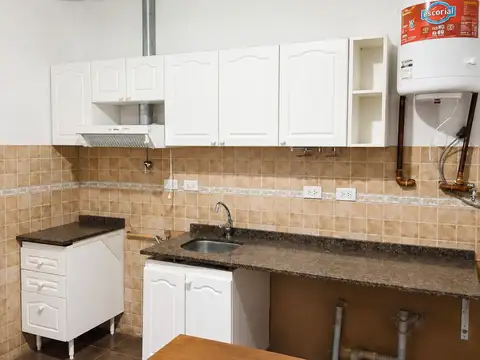 OPORTUNIDAD VENTA CASA MULTIFAMILIAR LOTE 8 x 25 DIVIDIDO EN 4 DPTOS IDEAL INVERSOR ESCUCHA OFERTAS